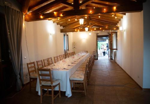 a long dining room with a long table and chairs at Oasi Del Verde in Soriano nel Cimino