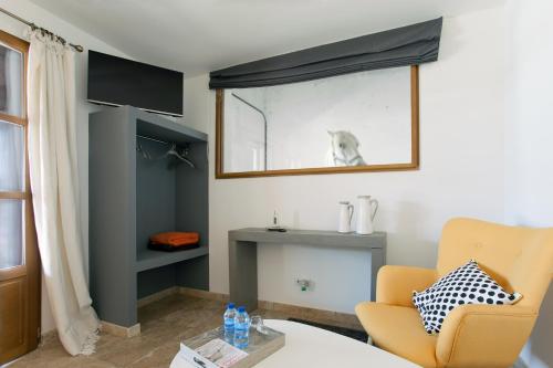 Gallery image of Mas Lou Caloun - Chambre d'Hôte face à la piscine en Camargue - Les Saintes Maries de la Mer in Saintes-Maries-de-la-Mer