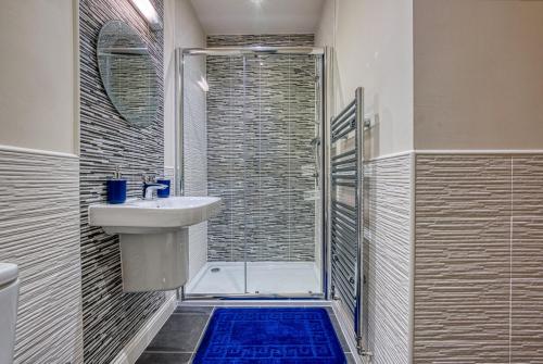 a bathroom with a sink and a shower at K Suites - The Villas in Birmingham