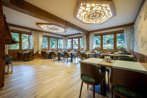 a restaurant with tables and chairs and a chandelier at Willa Maria 4 in Zakopane