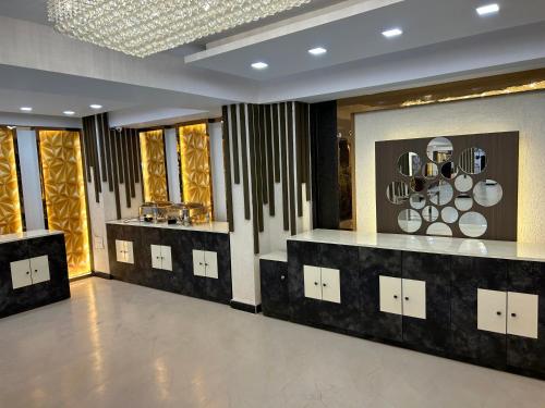 Fotografie z fotogalerie ubytování Hotel Cosmopolitan Rooms & Banquet v destinaci Prayagraj