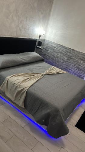 a bed with a blue light on top of it at La piccola casetta del centro in Palermo