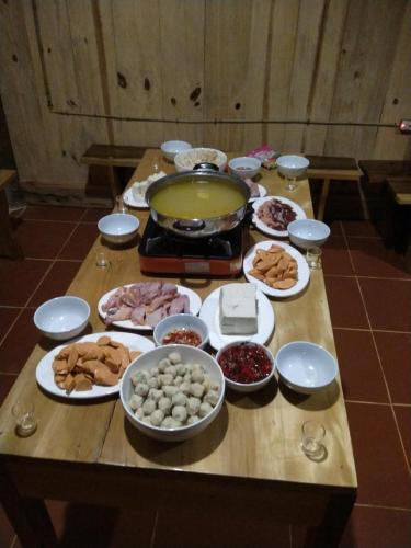 Makanan di atau berdekatan hotel