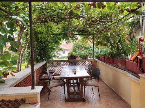 a table and chairs on a balcony with trees at ArenaApp in Pula