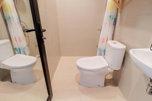 Bilik mandi di Roemah Kenari