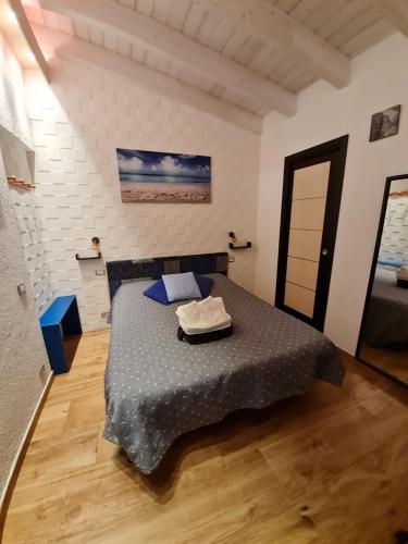 Кровать или кровати в номере PortoPollo SurfHouse