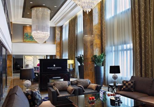 a living room with couches and a chandelier at InterContinental Foshan, an IHG Hotel - Free Shuttle Bus for Canton Fair in Foshan