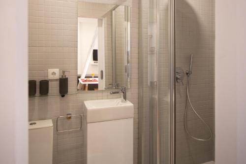Central Mouraria Apartment, Lisbon, Multicultural Hub & Easy Access - TTL316