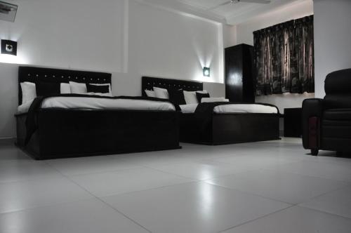 Villa Hotel tesisinde bir odada yatak veya yataklar