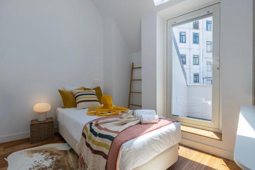Design 3BDR Duplex W/Balcony by LovelyStay