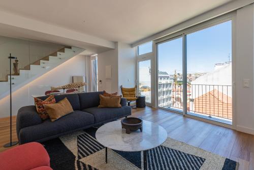 Design 3BDR Duplex W/Balcony by LovelyStay