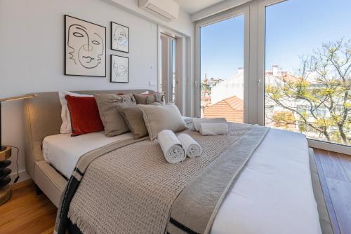 Design 3BDR Duplex W/Balcony by LovelyStay