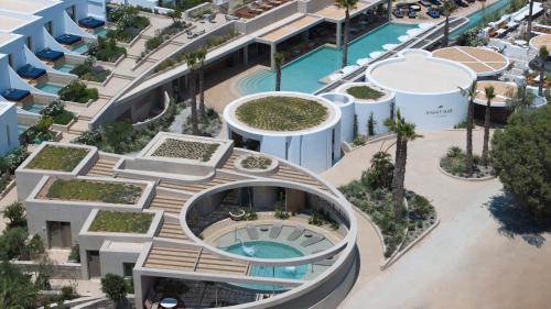 an overhead view of a building with a swimming pool at Avant Mar Paros in Naousa