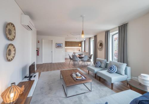 a living room with a couch and a table at Lisbon Marquês de Pombal, TTLDL42 in Lisbon