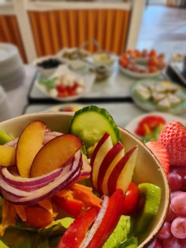 ホテルの敷地内または近くでの食事または食べ物