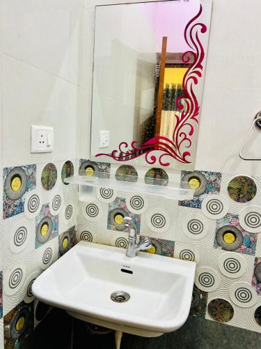 a bathroom with a sink and a mirror at Smart Stays - MMMUT College - GKP Airport in Gorakhpur