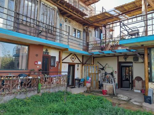Το κτήριο όπου στεγάζεται  the country house
