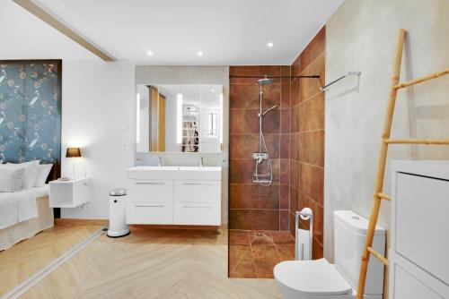 a bathroom with a shower and a toilet and a sink at Lotta's Townhouse Atalaya in Estepona