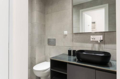 Academy Elegant Apartment #201
