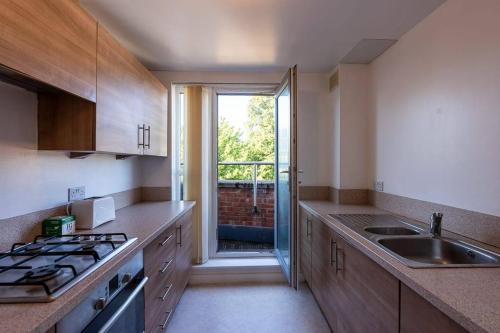 Gallery image of 3rd Floor Apt Near QMC Hospital with City Views in Nottingham