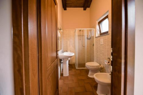a bathroom with two toilets and a sink and a shower at Agriturismo La Sena in Santa Caterina Dello Ionio Marina