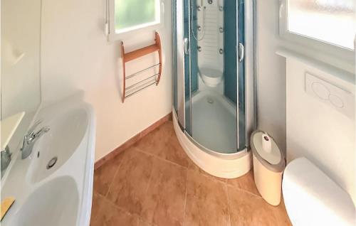 a bathroom with a shower and a sink at Stunning Home In Ouhans With Wifi And 3 Bedrooms in Ouhans