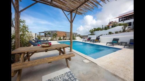 Tiara Apartment - panoramic view with beautiful pool