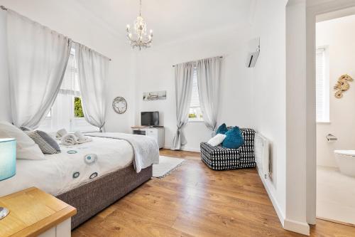 Postel nebo postele na pokoji v ubytování Villa Isabella by OCvillas