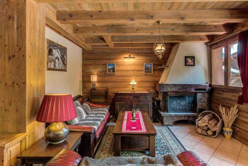Chalet Blackbushe – Traditional Chalet - Alpes Travel – Sleeps 4-6