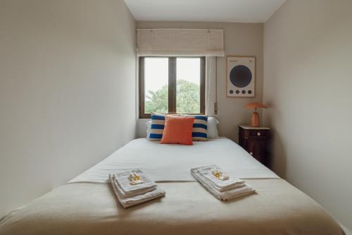 Postel nebo postele na pokoji v ubytování Bright & Stylish Apartment Near Parque Da Cidade by Vacationy
