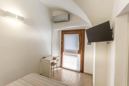 a bedroom with a bed and a tv and a window at Z'Bass Rooms in Termoli