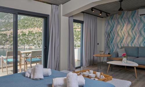 Χώρος καθιστικού στο Into The Blue Suites