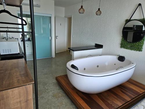 Ένα μπάνιο στο Alto da Piraquara Flat