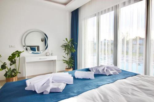 Postel nebo postele na pokoji v ubytování Özkan Villa