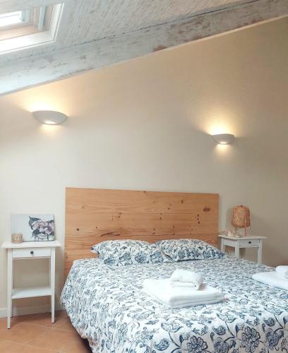 a bedroom with a bed with two towels on it at Casa Algarviana in São Bartolomeu de Messines