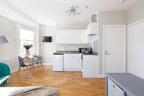 Cosy studio flat moments from the beach, Kemptown photo 14