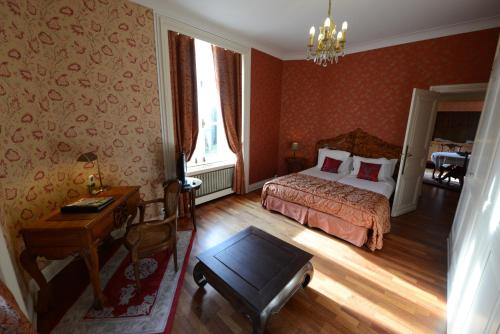 Gallery image of Chateau Du Boisniard in Chambretaud