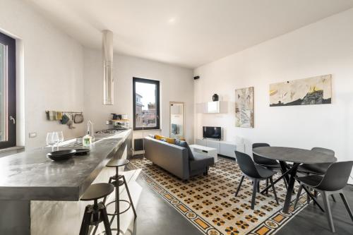 Fantastic Penthouse over the Roman Sky