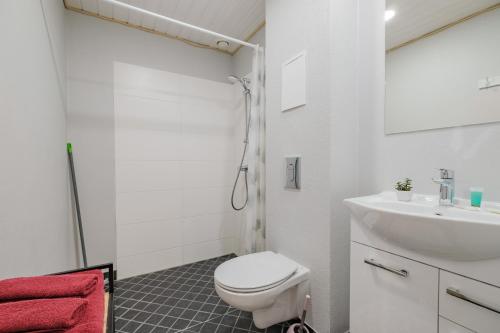 Bilik mandi di Filosoofi 1 Studio Apartments