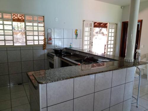 a kitchen with a stove and a counter top at Rancho Rio Dourado, um paraíso! in Promissão