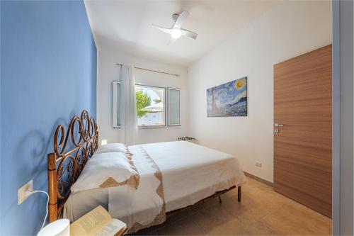Katil atau katil-katil dalam bilik di HelloApulia Villa Pool and Beach - 150mt from the sea