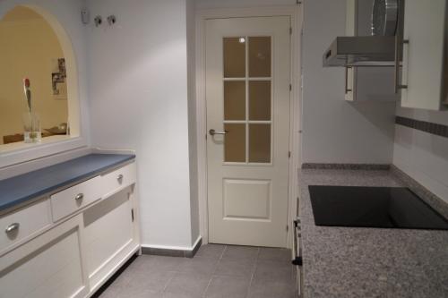 Kuchyňa alebo kuchynka v ubytovaní 2143-Lovely 2 bedrooms newly furnished
