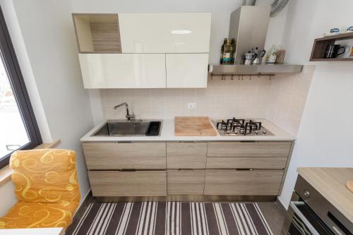 Η κουζίνα ή μικρή κουζίνα στο Mazzeo beach house 2