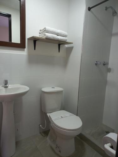 Un baño de Hotel Los Tunjos
