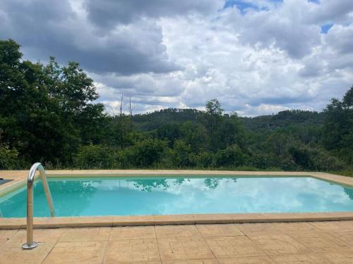 a swimming pool with a view of a mountain at Casa rural La Frambuesa in Galaroza