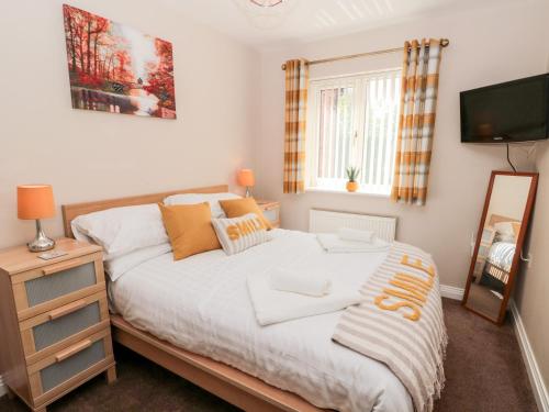 a bedroom with a bed and a mirror and a television at Church View in Hull