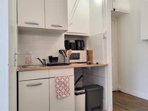 Η κουζίνα ή μικρή κουζίνα στο L'Oasis - Charmant appartement Métro Porte d'Italie