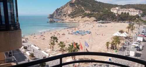 a beach with a bunch of people on it at Apartamento En la Cala de Finestrat in Cala de Finestrat