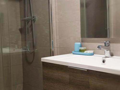 a bathroom with a sink and a shower with a mirror at ANMAN HHBB tourism & business rooms in Padova