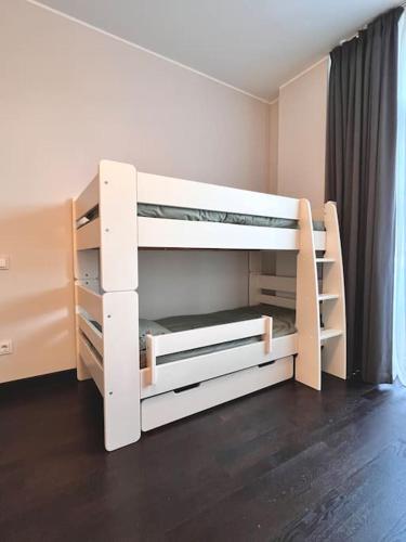 Krevet ili kreveti na kat u jedinici u objektu Riga Modern Apartment